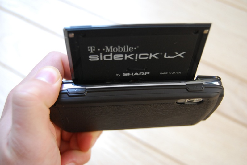 Illustration for article titled Sidekick LX Unboxing Gallery and Sidekick Sizemodo